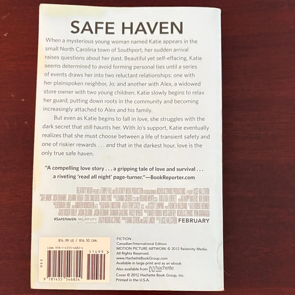Nicholas Sparks 'Safe Haven' Book - Picture 2 of 3